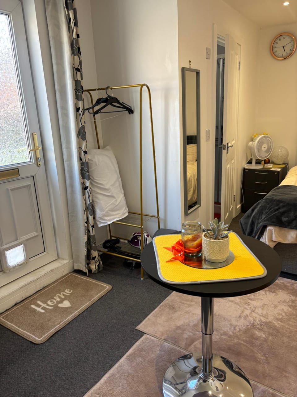 Self-Contained Studio with Ensuite & Private Access Bed and Breakfast in Stroud District