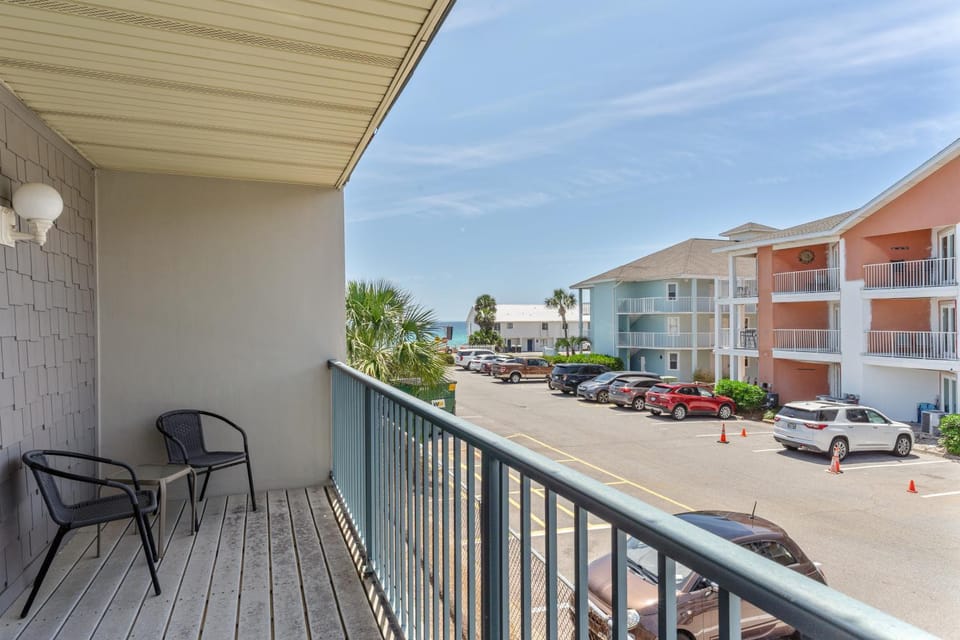 Day, Balcony/Terrace, Seating area, Parking