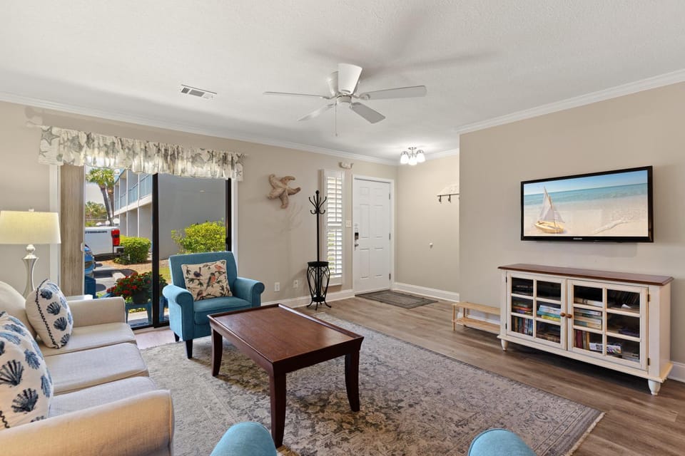 Day, TV and multimedia, Living room, furniture