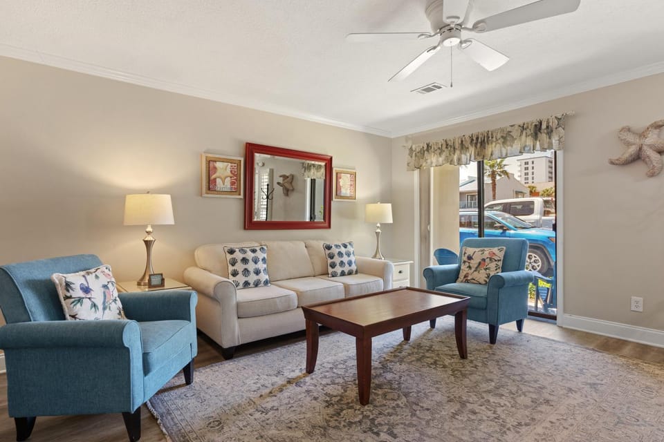 Living room, Seating area, furniture