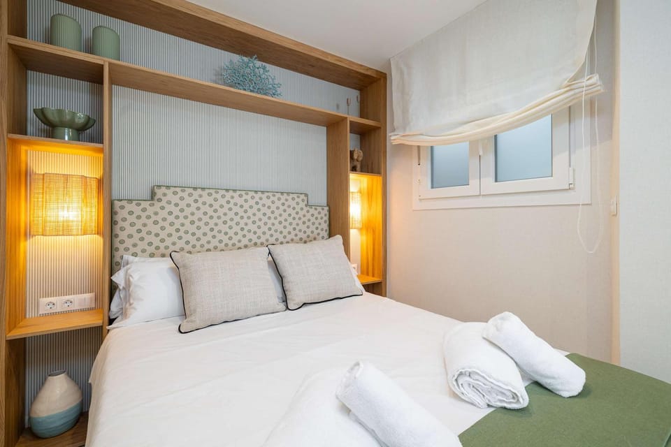 Modern 1BR Ground Floor Apart - Walk to Beach Apartment in Malaga