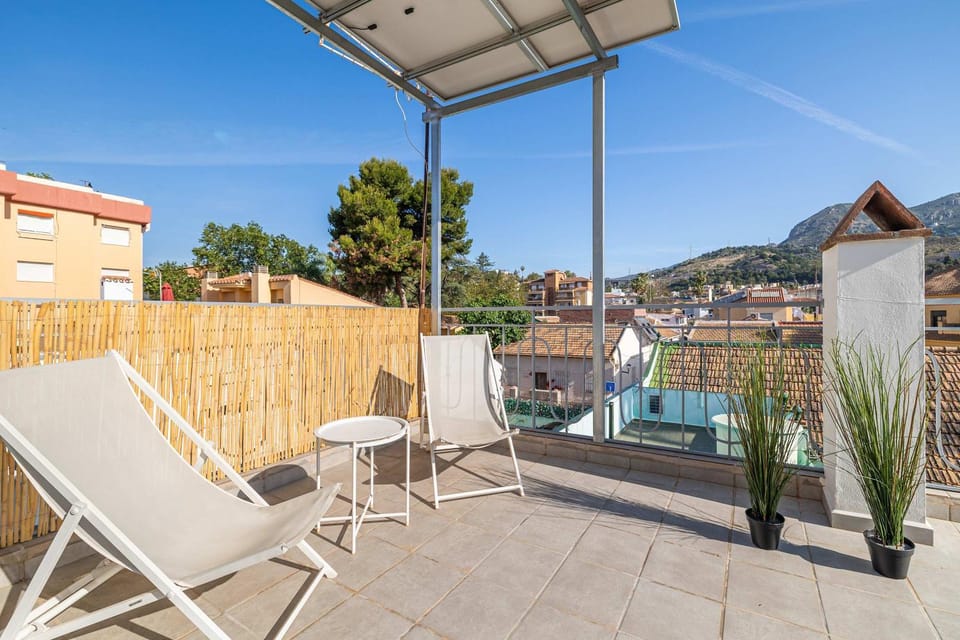 Modern 1BR Ground Floor Apart - Walk to Beach Apartment in Malaga