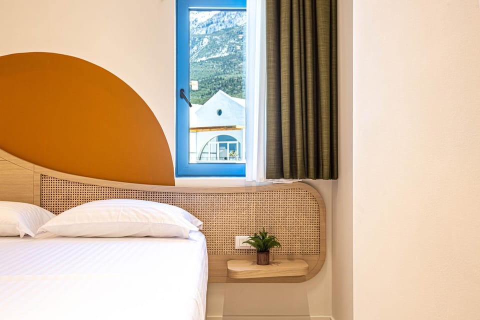 Santorini Luxury Room 3 - Beach Access, Parking and more Apartment in Vlorë County, Albania