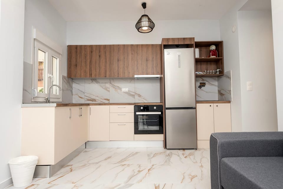 Kitchen or kitchenette, minibar, oven