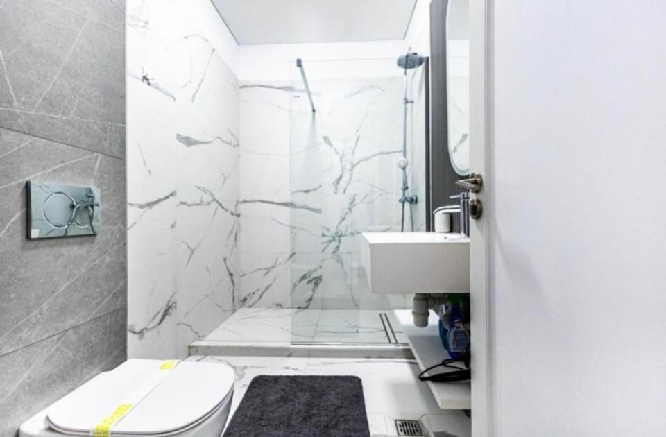 Shower, Toilet, Bathroom, Bath