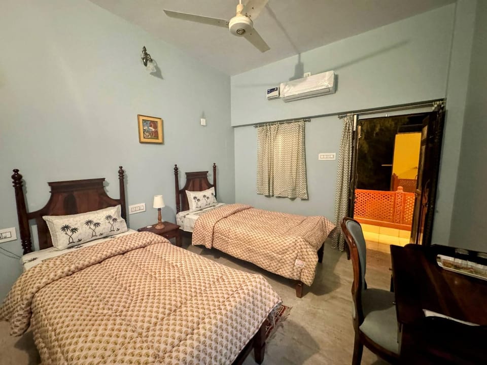 Photo of the whole room, Bedroom, air conditioner