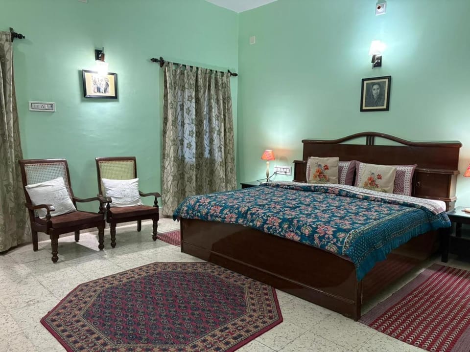 Photo of the whole room, Bedroom