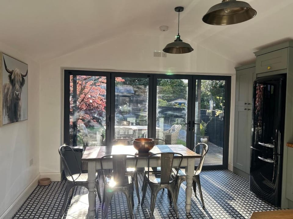 1 bed apt Sleeps 2 Oswestry Parking Garden Apartment in Oswestry