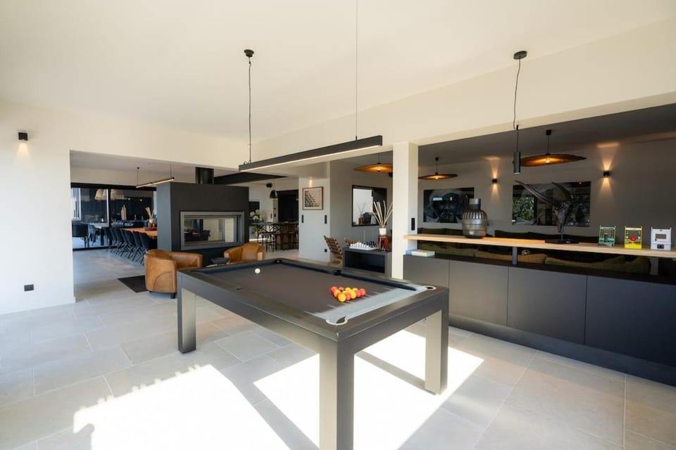 Billiard, Game Room, Living room