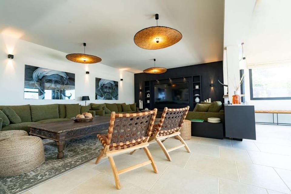 Communal lounge/ TV room, Living room