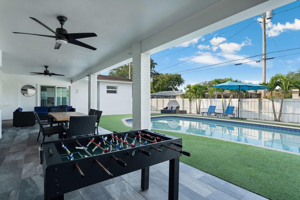 Ivory House- Private Retreat with Pool Near Beach House in Hollywood