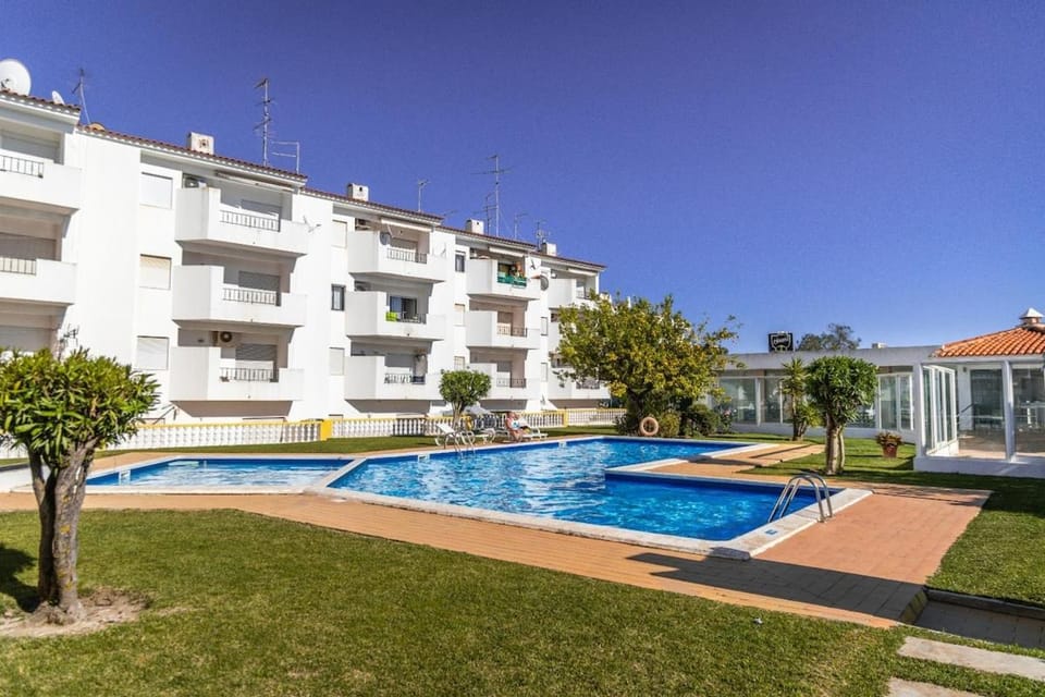 Spacious Apt T3, Pool View Balcony, Oura Apartment in Albufeira