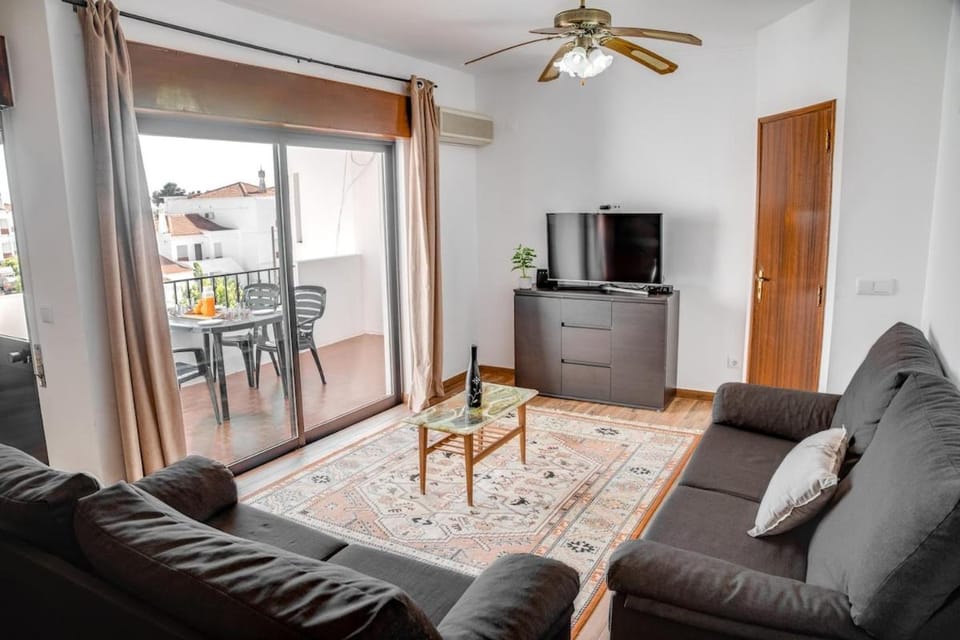 Spacious Apt T3, Pool View Balcony, Oura Apartment in Albufeira
