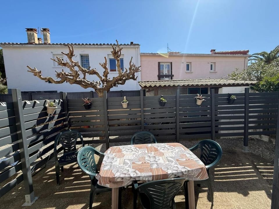 Appartement avec terrasse près de la mer 2 House in Saint-Cyprien