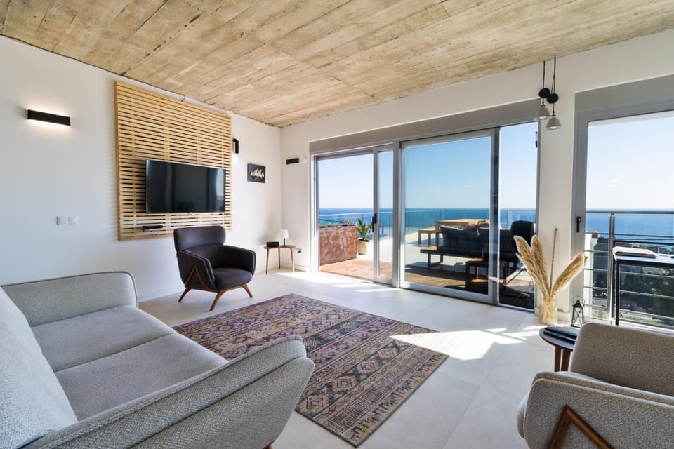 Communal lounge/ TV room, Natural landscape, TV and multimedia, View (from property/room), Balcony/Terrace, Living room, Seating area, Evening entertainment, Sea view