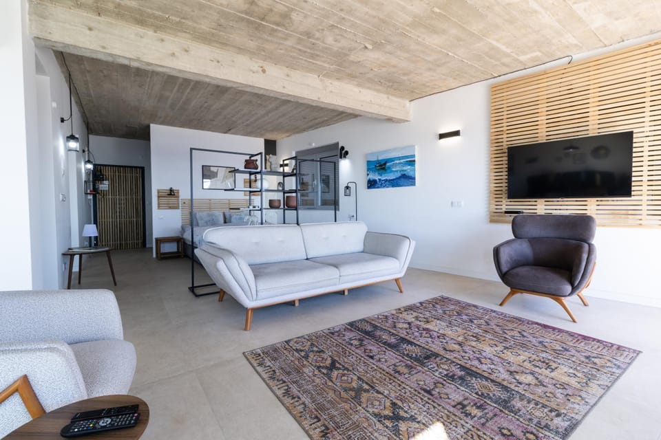 TV and multimedia, Living room, Seating area, Evening entertainment