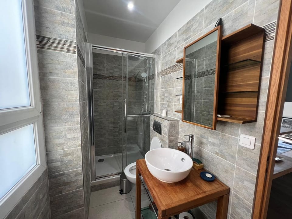 Shower, Bathroom, towels