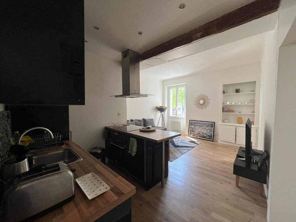 Dining area, dishwasher, stove, toaster
