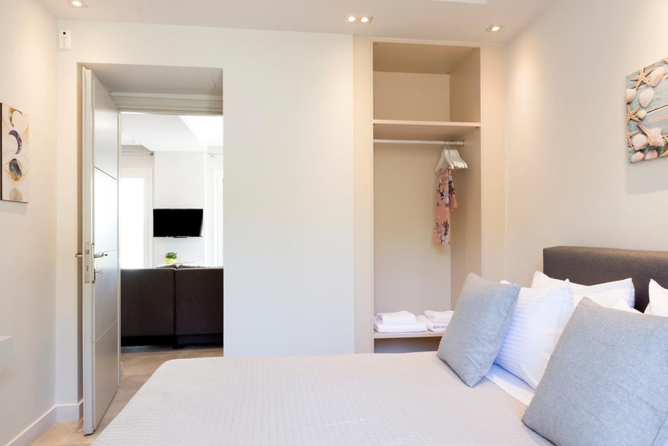 Bedroom, wardrobe