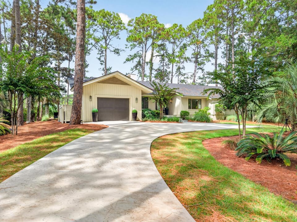 8 Gull Point Road: Sea Pines House in Hilton Head Island