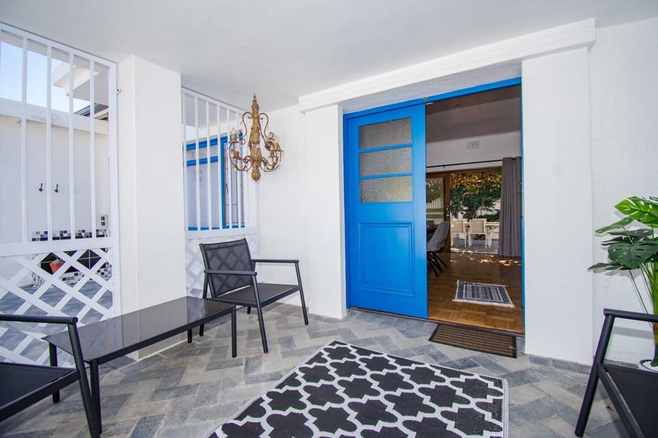 9 On Hill Luxury Self Catering Home House in Cape Town