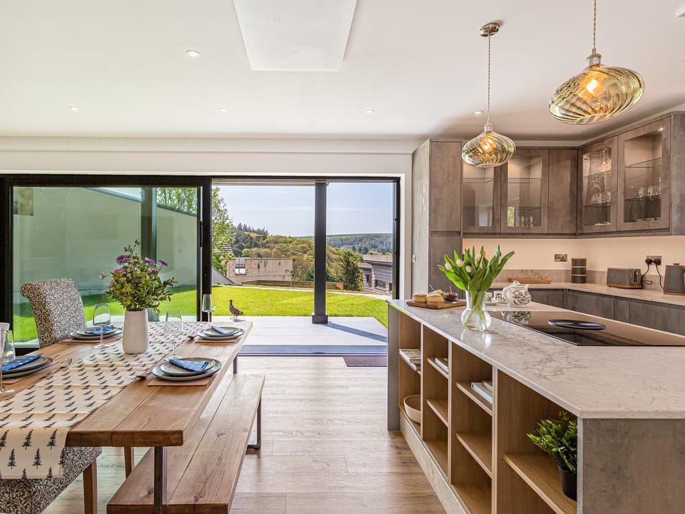 View (from property/room), Balcony/Terrace, Kitchen or kitchenette, Dining area, pet friendly, stove
