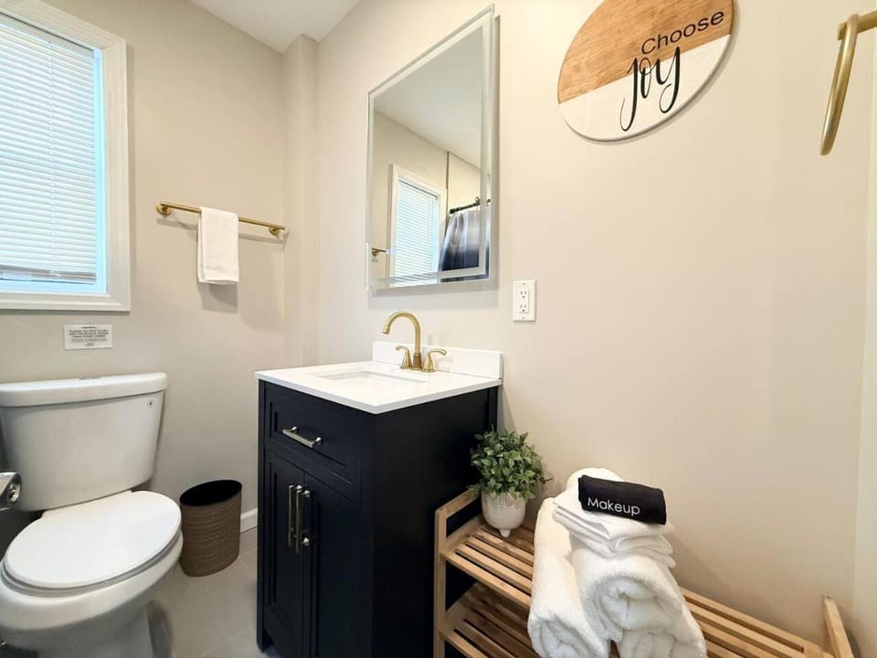 Spacious 3BR| Near NYC + Major Attractions Apartment in West Orange
