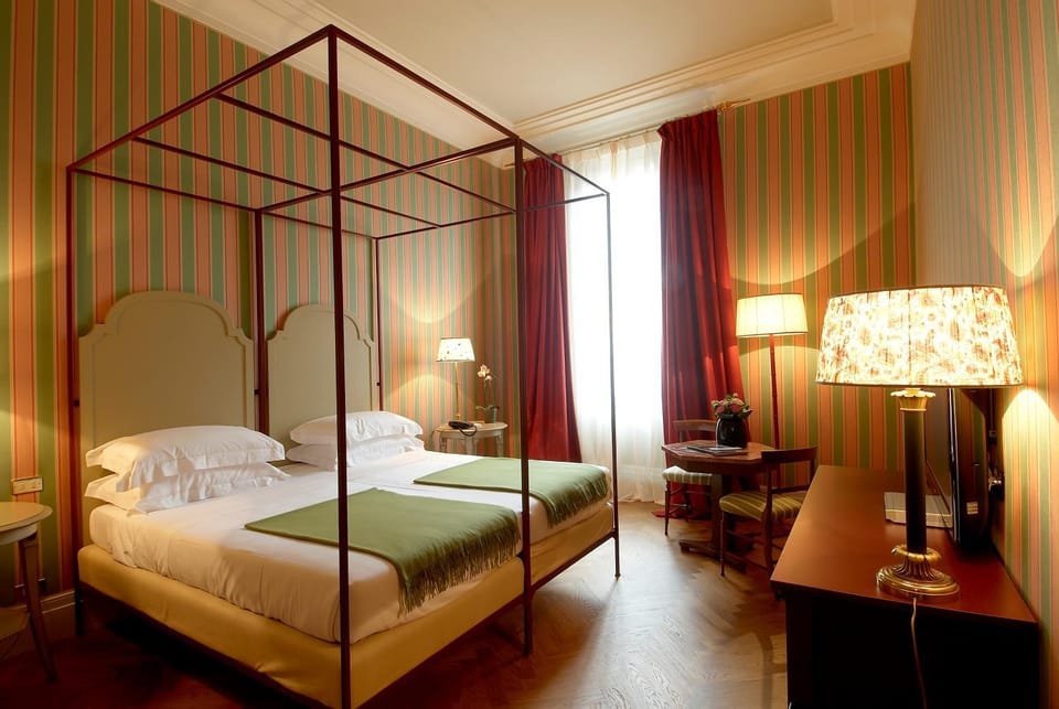 Bed, Photo of the whole room, Decorative detail