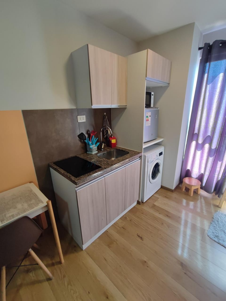 Communal kitchen, washing machine