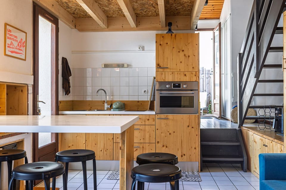 Kitchen or kitchenette, Living room