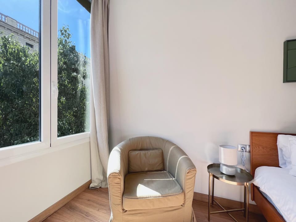Seating area, Bedroom