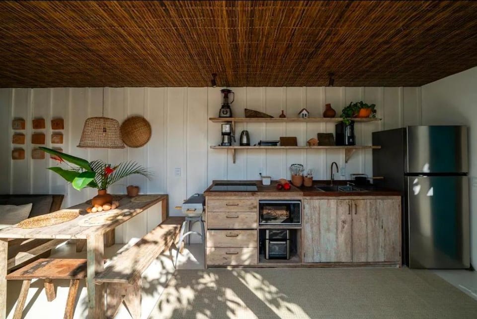 Kitchen or kitchenette, Dining area, stove