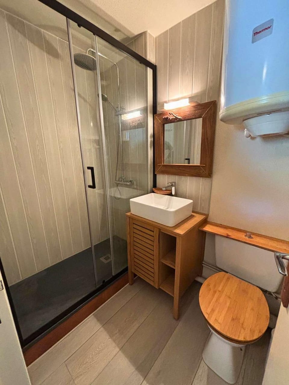 Shower, Toilet
