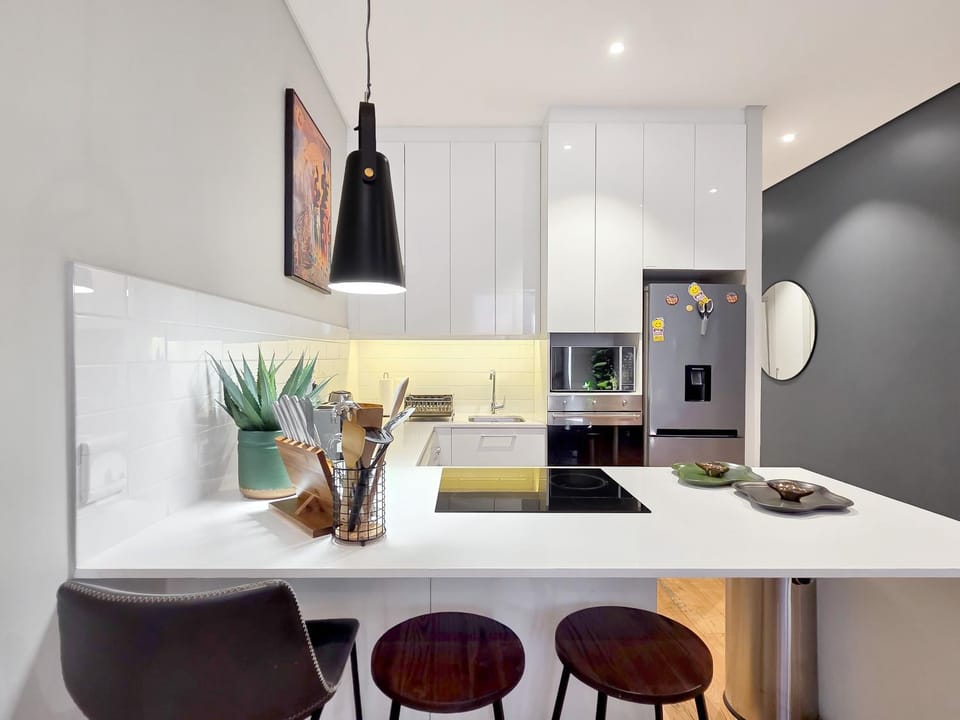 Relax, Unwind & Explore Pool J-LUX Apartment in Cape Town