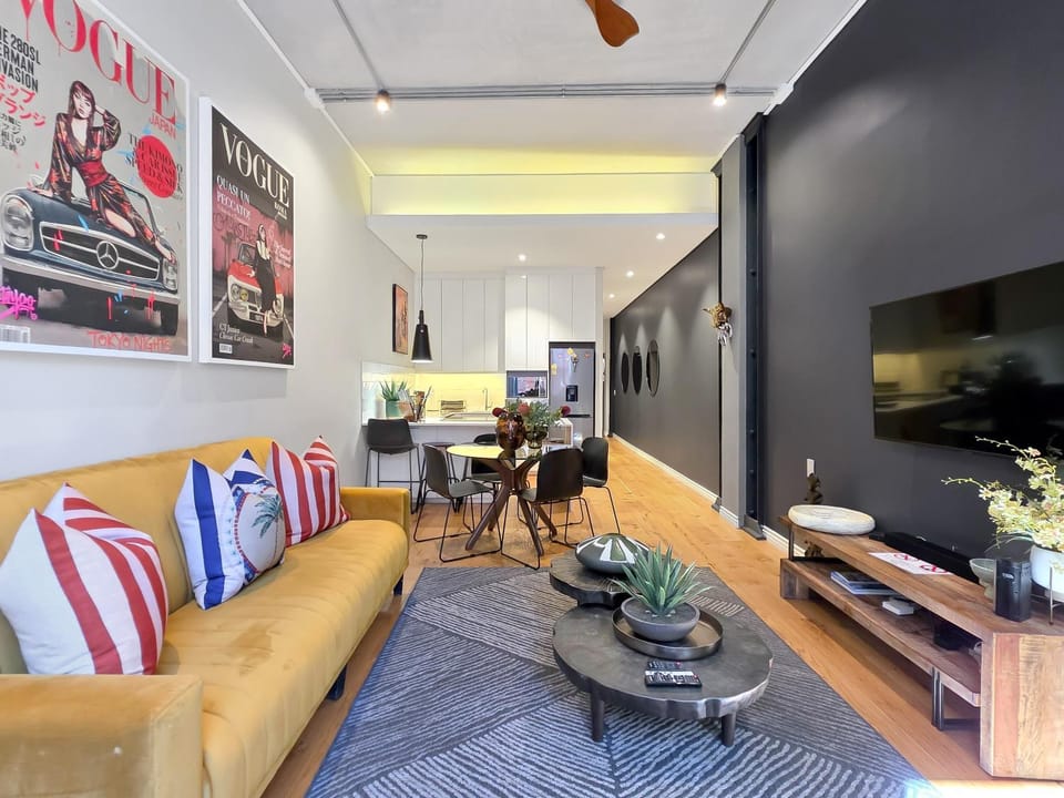 Relax, Unwind & Explore Pool J-LUX Apartment in Cape Town