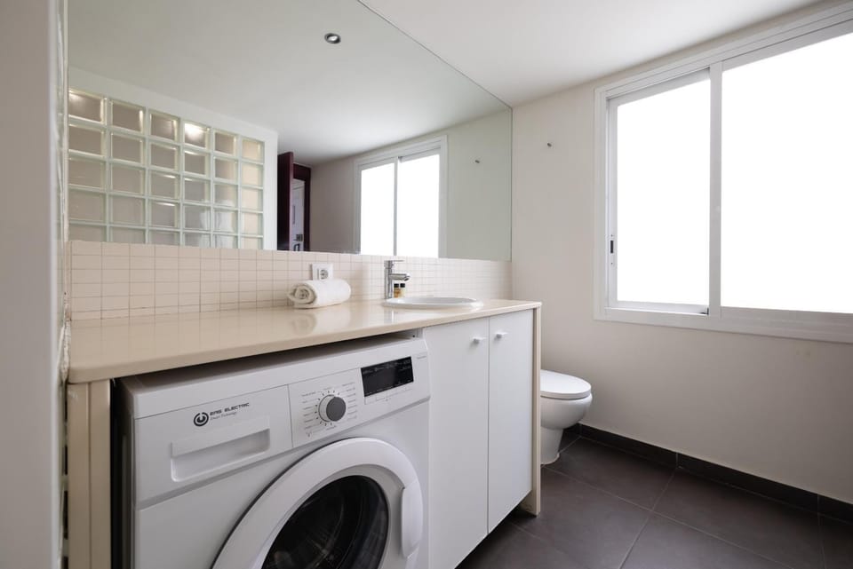 Bathroom, Kitchen or kitchenette, towels, washing machine, dryer