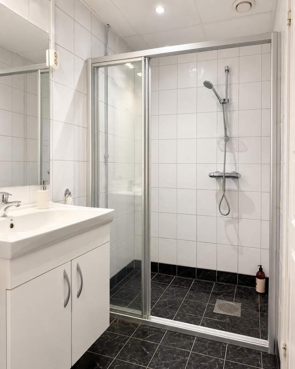 1BR Couples apartment with ocean neighbour - SB9-101 Apartment in Bergen