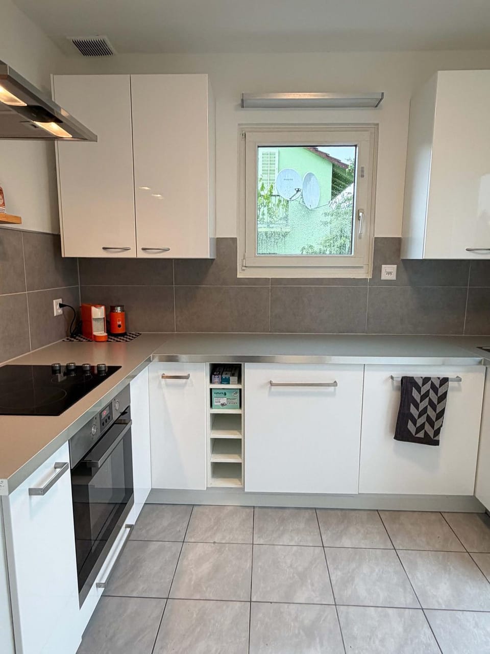 dishwasher, oven, stove, kitchen