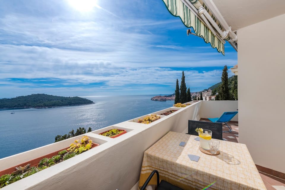 Natural landscape, Balcony/Terrace, Sea view
