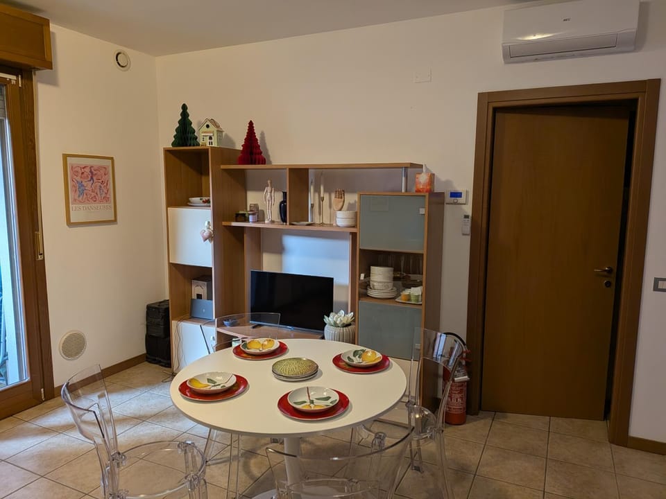 TV and multimedia, Dining area