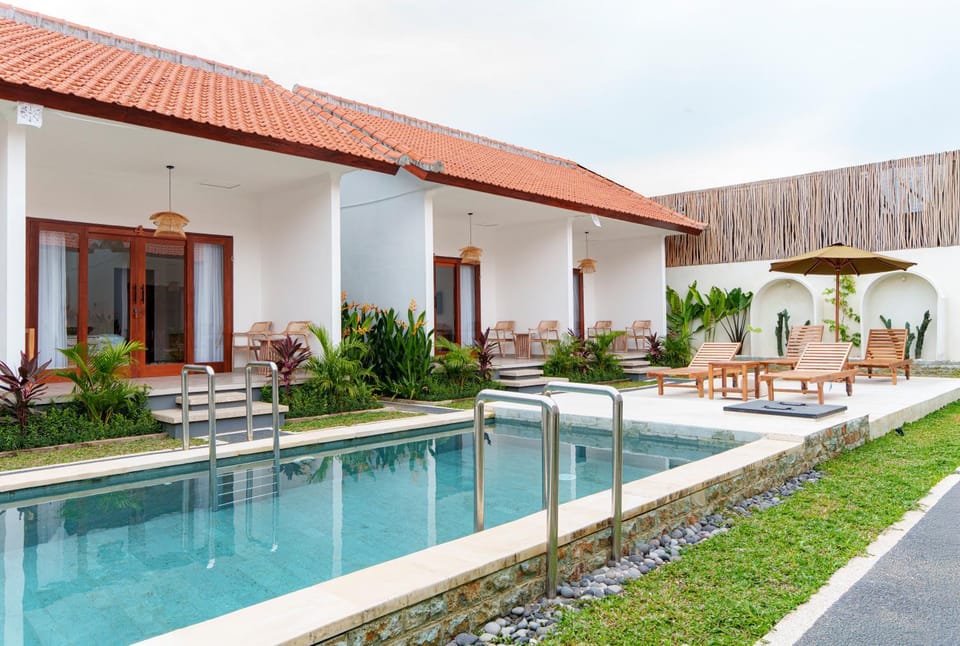 Pool view, Swimming pool, sunbed