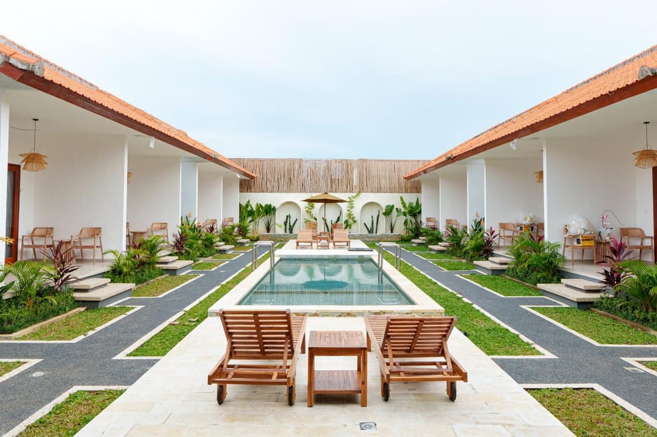 Pool view, Swimming pool, sunbed