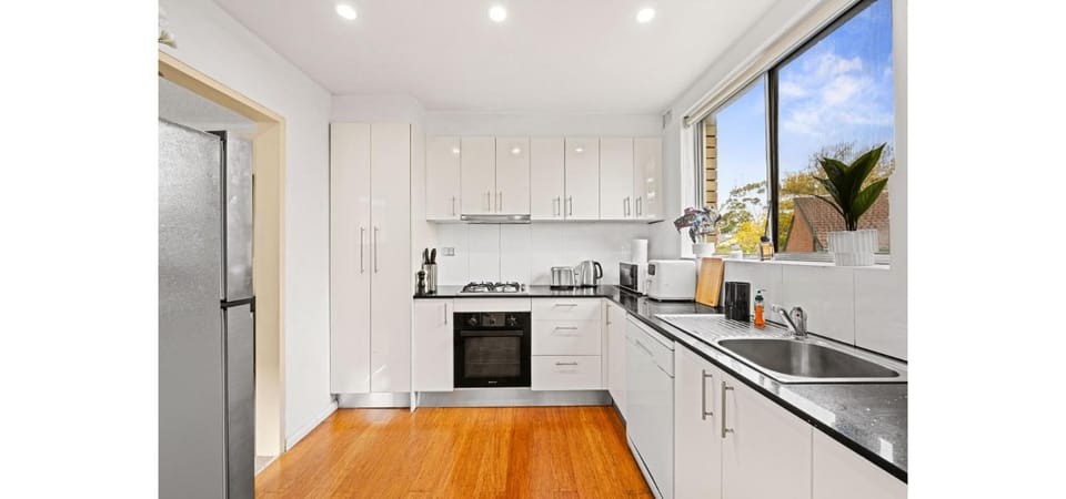 Stylish 2-Bedroom Apt with Balcony & Free Parking Apartment in Sydney