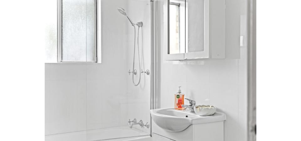 Stylish 2-Bedroom Apt with Balcony & Free Parking Apartment in Sydney
