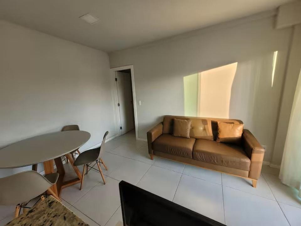 APÊ PORTO AZUL 114 - 4min a pé da Praia do Forte Apartment in Cabo Frio