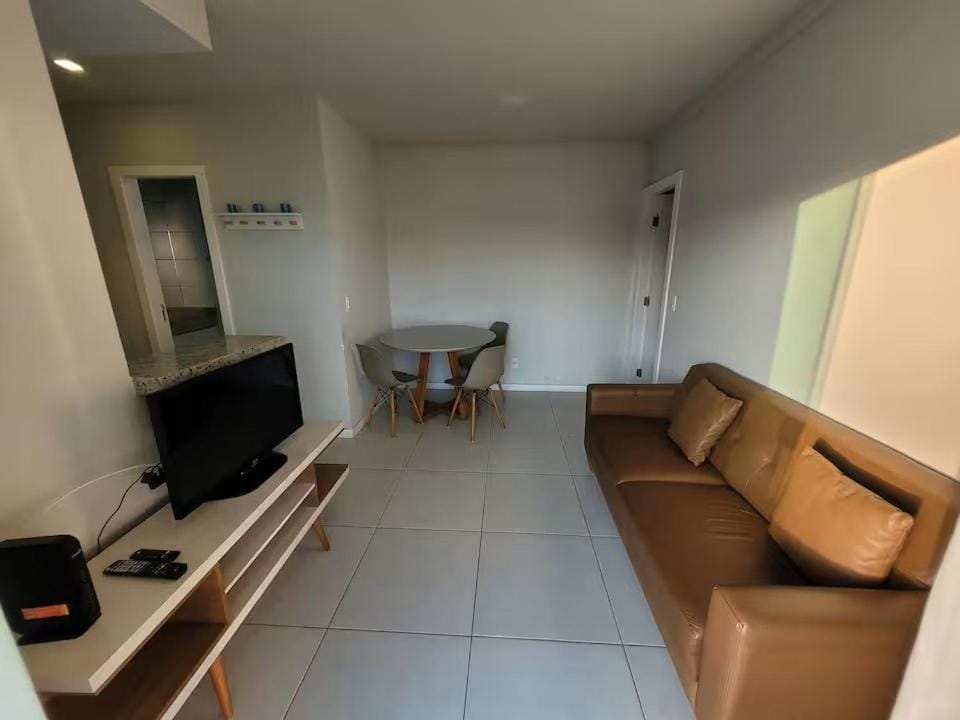 APÊ PORTO AZUL 114 - 4min a pé da Praia do Forte Apartment in Cabo Frio