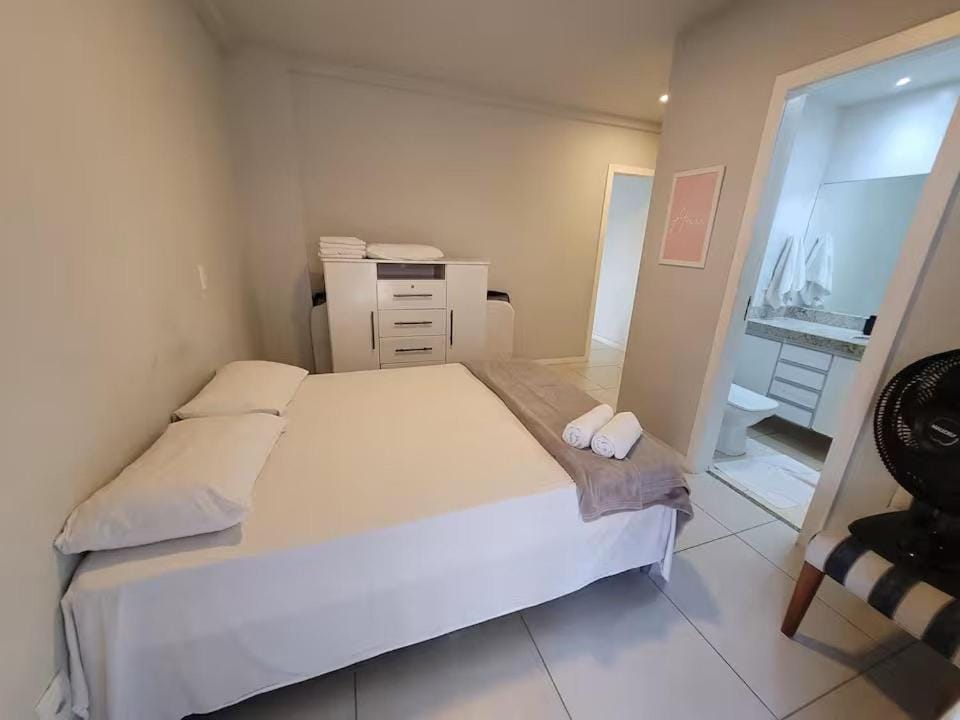 APÊ PORTO AZUL 114 - 4min a pé da Praia do Forte Apartment in Cabo Frio