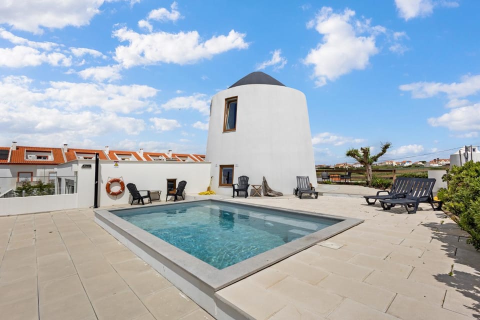 Property building, Pool view, Swimming pool, sunbed