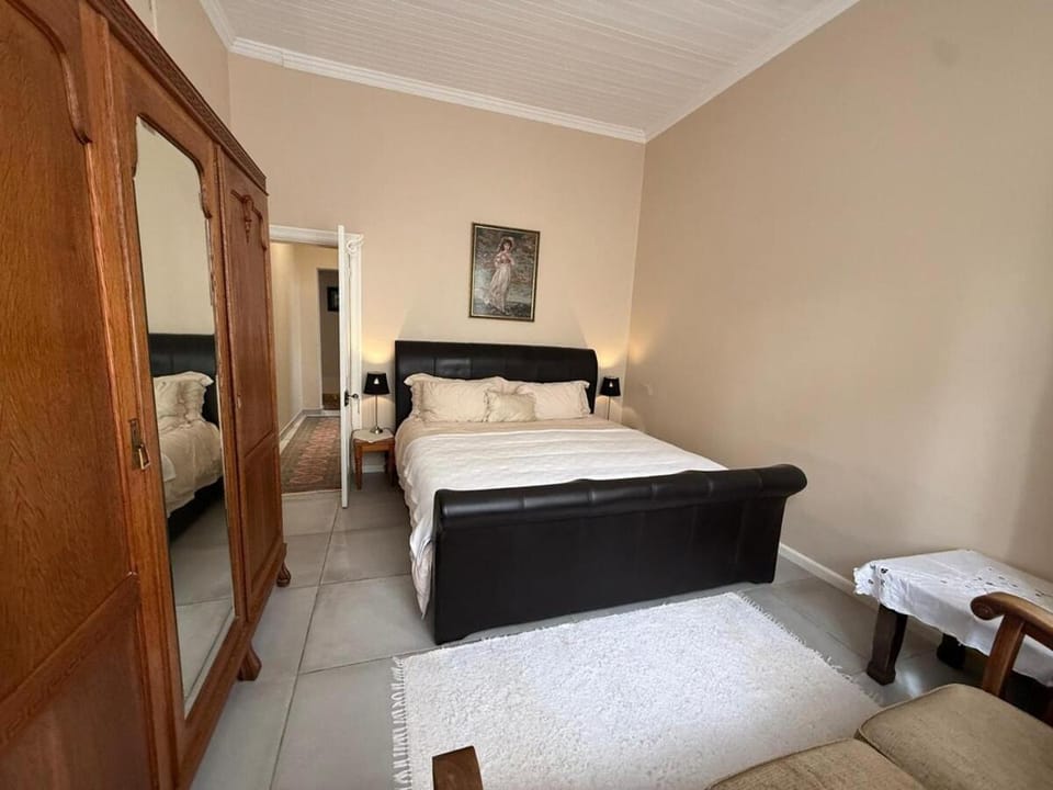 Bed, Living room, Bedroom