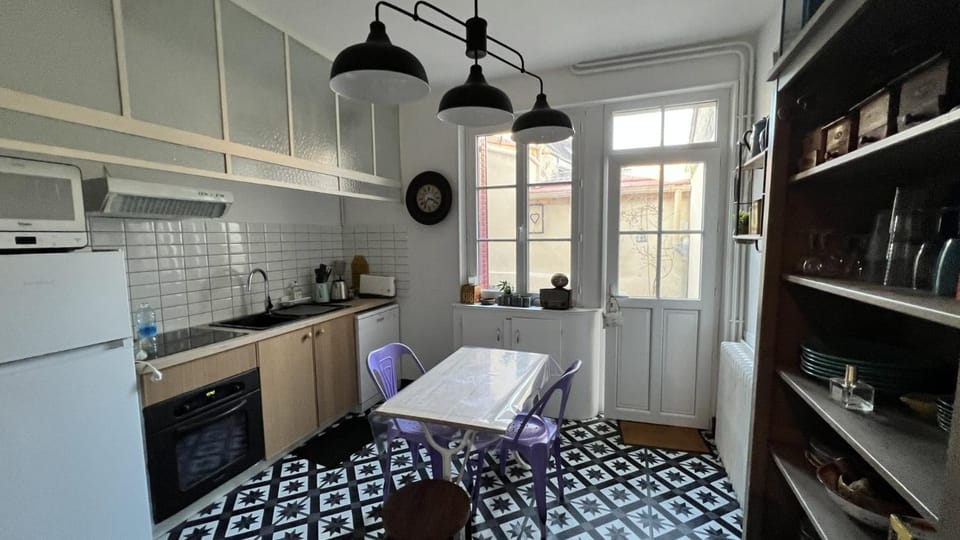 Property building, Kitchen or kitchenette, Living room